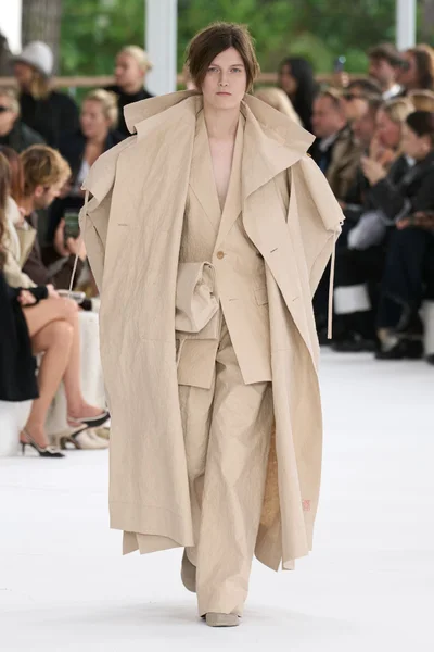 Look 4